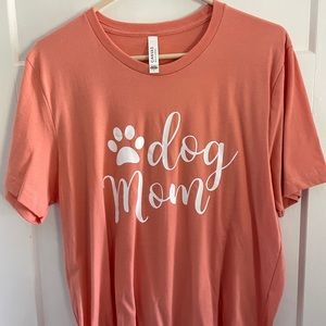 Dog Mom 🐶 T-shirt